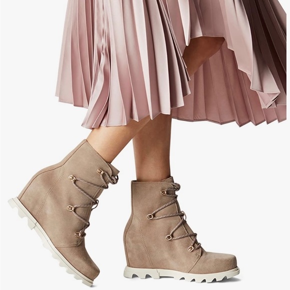 Sorel Shoes - Sorel Joan of Arctic Wedge III Lace Boot, Omega Taupe chalk, size 8